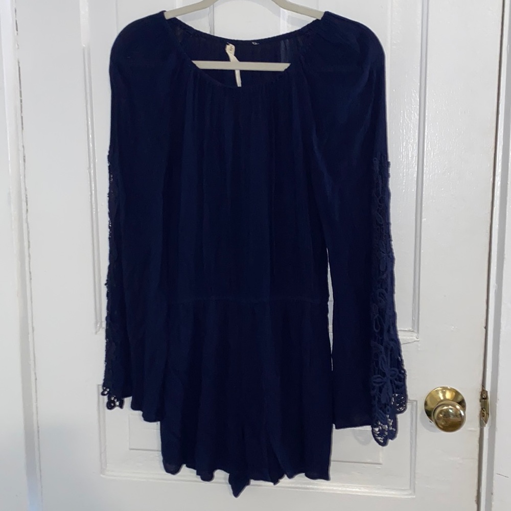 Navy blue romper with lacy sleeves